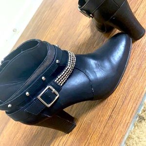Black boots size 7